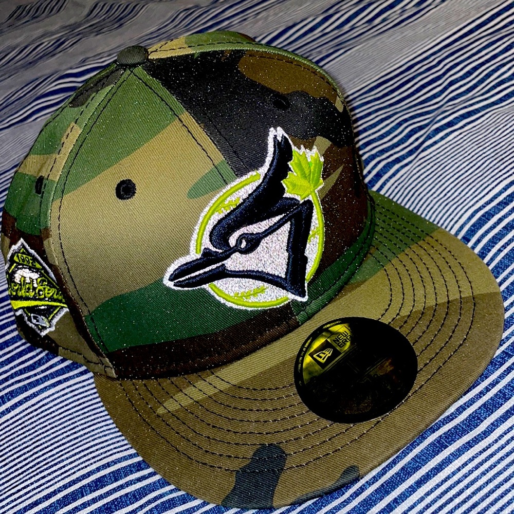 A blue jays hat soldier camouflage color perfect conditions size 7:3/8
